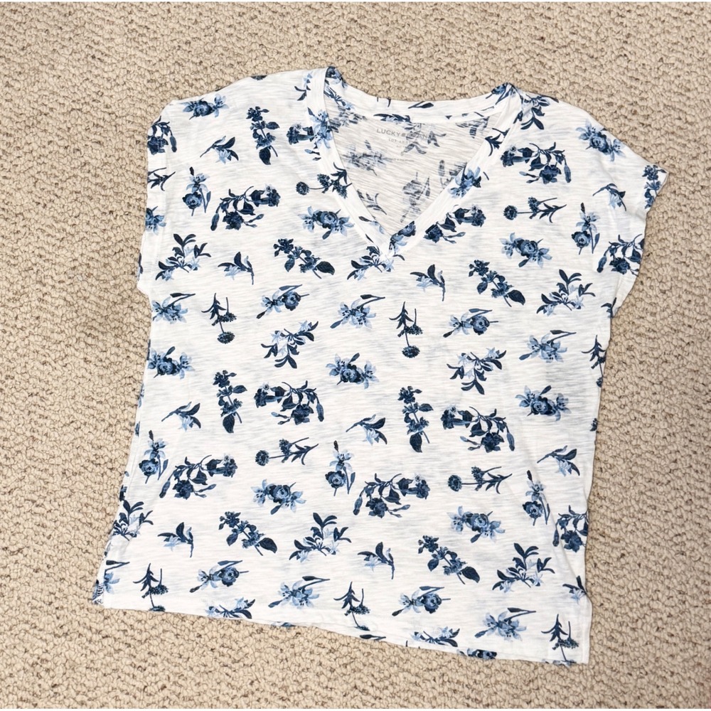 NWT Lucky Brand Floral V-Neck Slub Knit Tee Blue White Cotton Modal Small - Picture 2 of 8